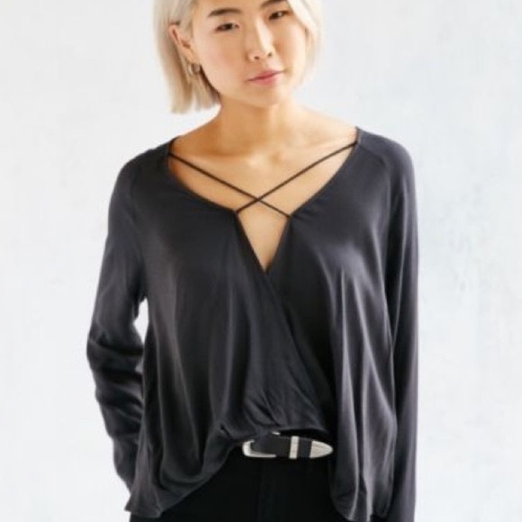 Silence & noise navy criss cross top - Picture 2 of 6